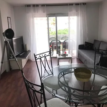Apartment En Front De Avec Parking Privatif Frejus