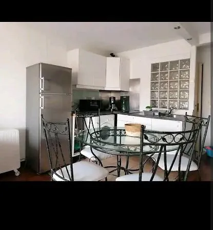 En Front De Avec Parking Privatif Lägenhet *