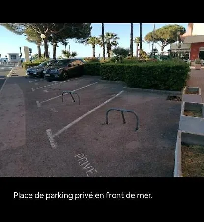 En Front De Avec Parking Privatif 아파트 Fréjus