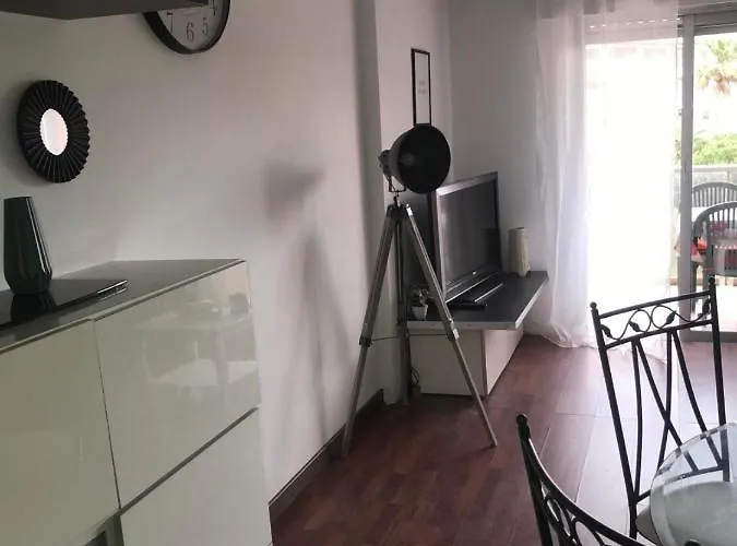 En Front De Avec Parking Privatif * Fréjus